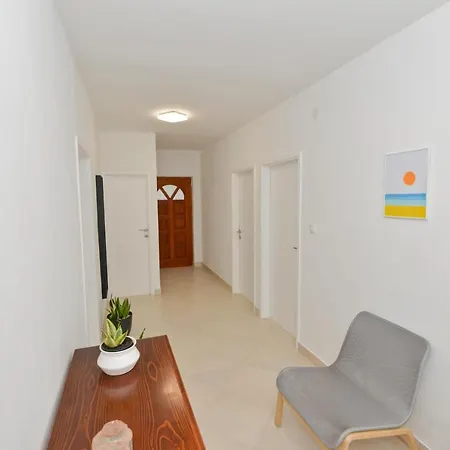 Lemon Apartment