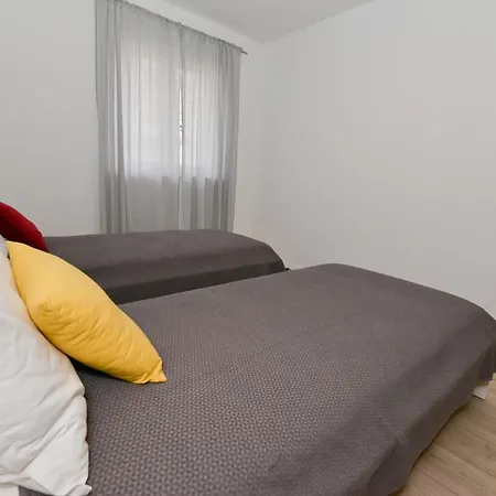 Lemon Apartment *