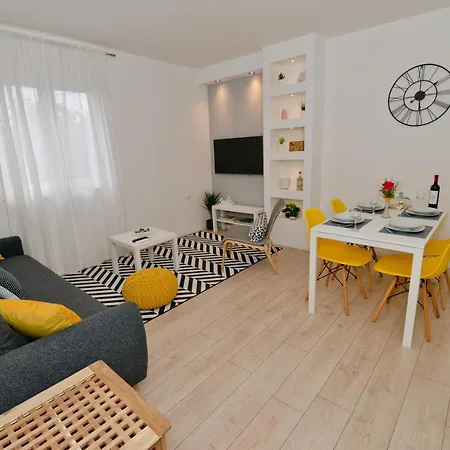 Lemon Apartment *